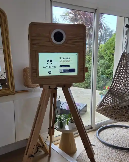 L'Authentik' Wood Booth, photobooth en bois à louer à Brest